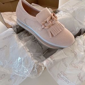 Coconuts by Matisse Bess Blush loafer style sneakers with chain and fringe sz7